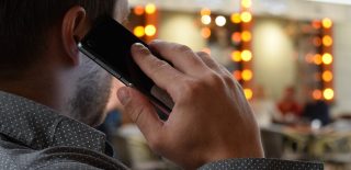 man-talking-on-the-phone-1582238_960_720